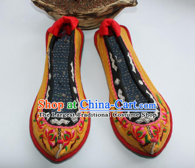 Chinese Yi Nationality Embroidered Shoes Yunnan National Woman Yellow Cloth Shoes Handmade Ethnic Folk Dance Shoes