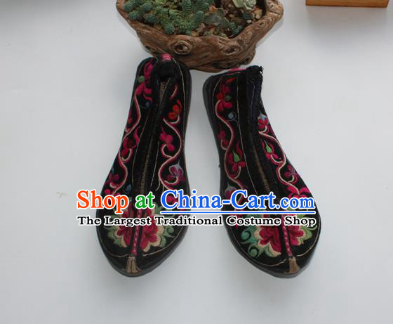 Chinese Yunnan National Female Shoes Handmade Ethnic Black Cloth Shoes Yi Nationality Dance Embroidered Shoes