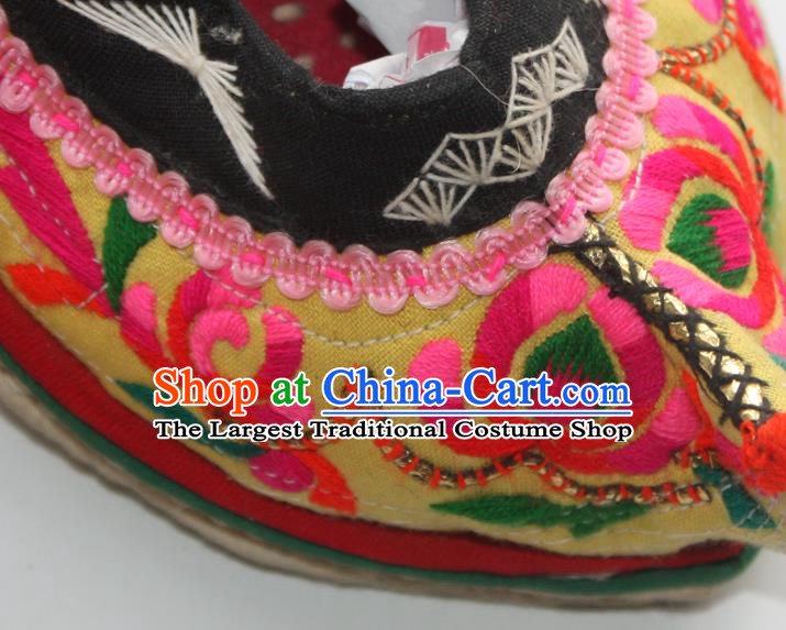 Chinese Yunnan Yi Nationality Dance Shoes National Female Shoes Handmade Ethnic Embroidered Yellow Cloth Shoes