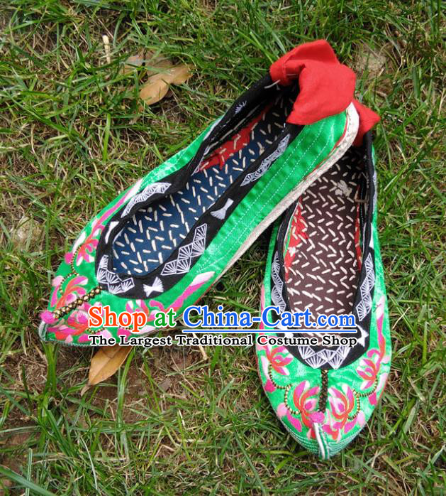 Chinese Yi Nationality Woman Shoes National Yunnan Embroidered Shoes Handmade Ethnic Dance Green Satin Shoes