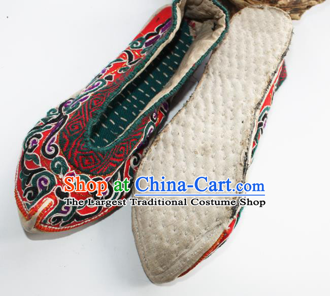 Chinese Handmade Wedding Strong Cloth Soles Shoes Shui Nationality Full Embroidered Shoes Yunnan Ethnic Red Shoes