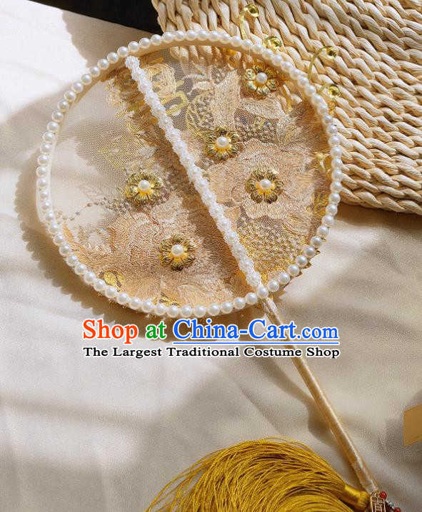 China Classical Embroidered Fan Handmade Silk Fan Traditional Wedding Shell Flowers Fan Bride Palace Fan