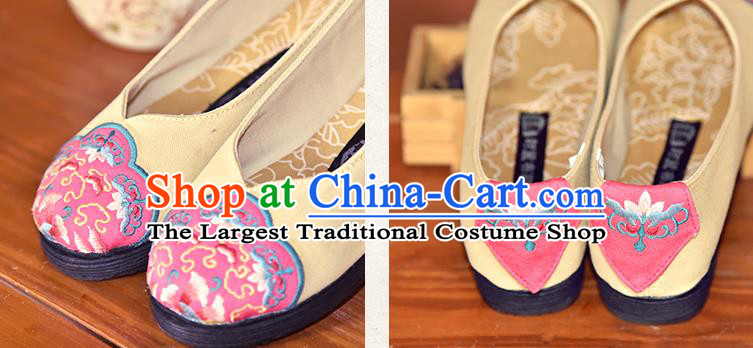China Handmade Cloth Shoes Woman Beige Canvas Shoes National Folk Dance Shoes Embroidered Shoes