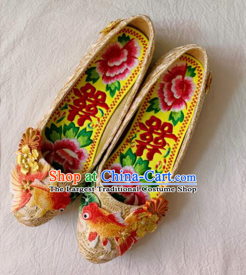 China Handmade Bride Shoes Xiuhe Suit Shoes Wedding Golden Lace Shoes Embroidered Goldfish Shoes