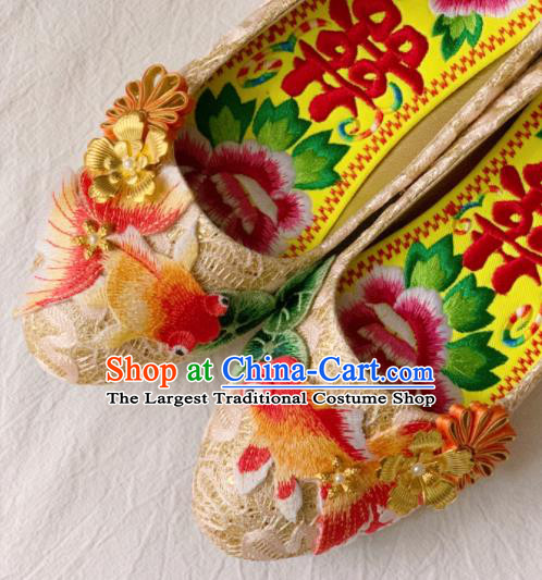 China Handmade Bride Shoes Xiuhe Suit Shoes Wedding Golden Lace Shoes Embroidered Goldfish Shoes