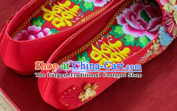 China Embroidered Red Satin Shoes Handmade Bride Shoes Xiuhe Suit Shoes Wedding Shoes