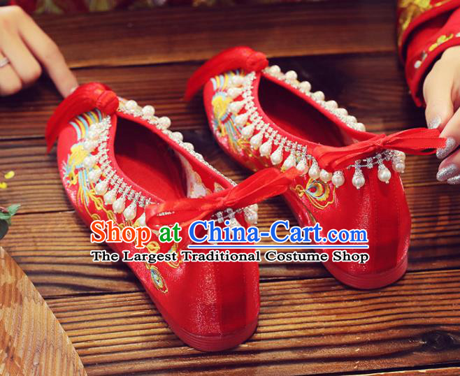 China Embroidered Phoenix Shoes Handmade Bride Shoes Xiuhe Red Satin Shoes Pearls Wedding Shoes