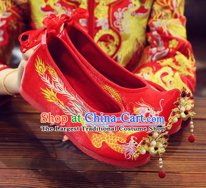 China XiuHe Red Satin Shoes Hanfu Shoes Classical Wedding Shoes Embroidered Shoes Handmade Golden Phoenix Bride Shoes