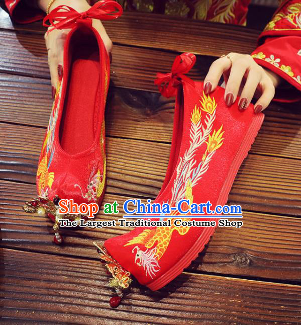 China XiuHe Red Satin Shoes Hanfu Shoes Classical Wedding Shoes Embroidered Shoes Handmade Golden Phoenix Bride Shoes