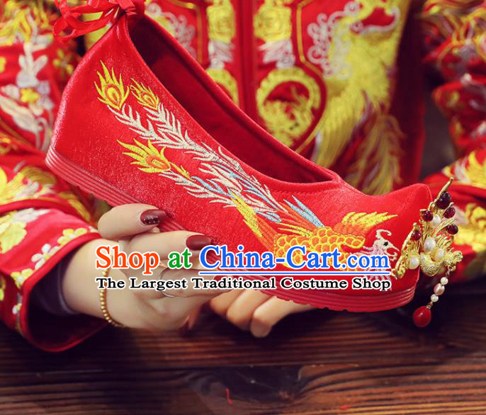 China XiuHe Red Satin Shoes Hanfu Shoes Classical Wedding Shoes Embroidered Shoes Handmade Golden Phoenix Bride Shoes
