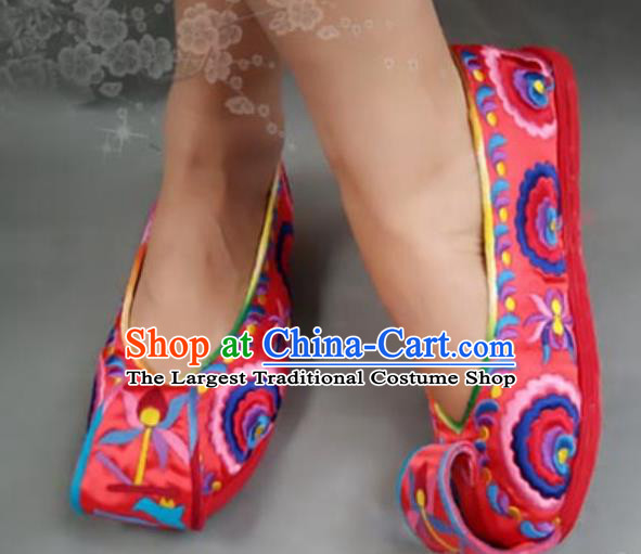 Handmade China National Woman Rosy Satin Shoes Yunnan Wedding Embroidered Shoes Ethnic Folk Dance Shoes