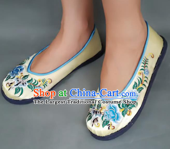 Handmade China Bride Shoes Ethnic Dance Shoes National Woman Light Yellow Satin Shoes Yunnan Wedding Embroidered Shoes