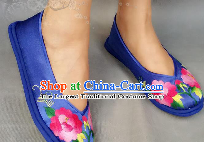 Handmade China National Woman Dance Cloth Shoes Yunnan Ethnic Blue Satin Shoes Embroidered Peony Shoes