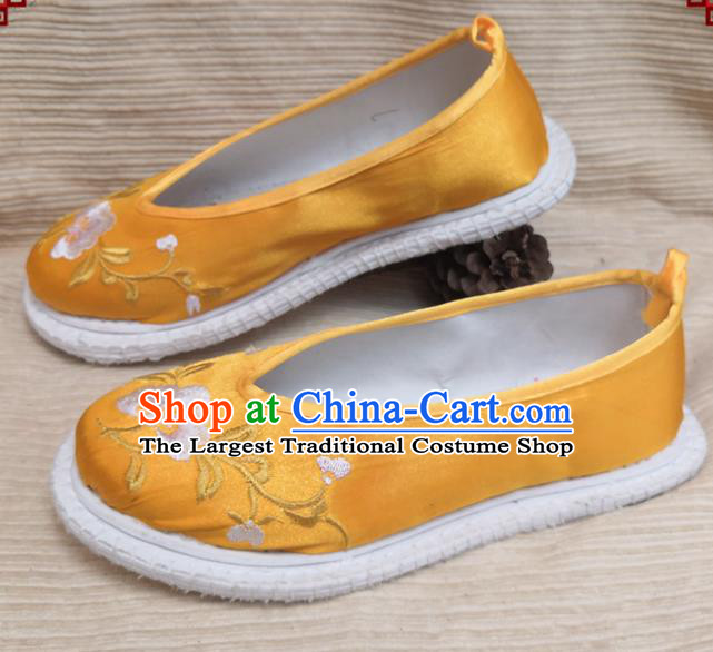 Handmade China Embroidered Yellow Satin Shoes National Woman Strong Cloth Shoes Yunnan Ethnic Dance Shoes