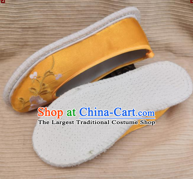 Handmade China Embroidered Yellow Satin Shoes National Woman Strong Cloth Shoes Yunnan Ethnic Dance Shoes