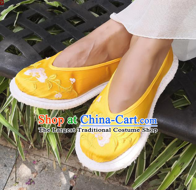 Handmade China Embroidered Yellow Satin Shoes National Woman Strong Cloth Shoes Yunnan Ethnic Dance Shoes
