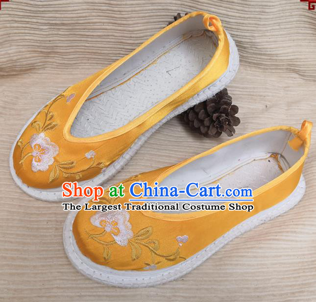 Handmade China Embroidered Yellow Satin Shoes National Woman Strong Cloth Shoes Yunnan Ethnic Dance Shoes