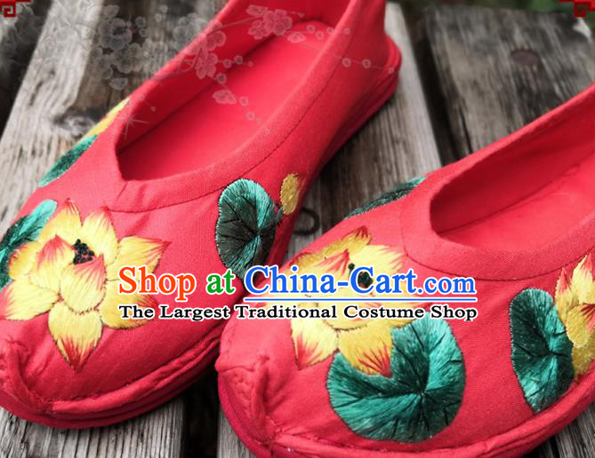 Handmade China National Woman Strong Cloth Shoes Yunnan Ethnic Folk Dance Shoes Wedding Bride Red Embroidered Lotus Shoes