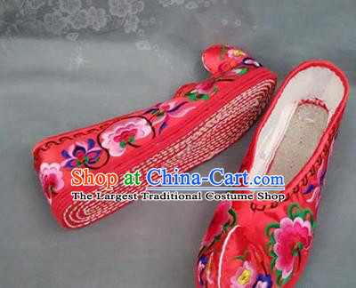 Handmade China Wedding Bride Hanfu Shoes Ethnic Dance Shoes National Woman Red Satin Shoes Yunnan Embroidered Shoes