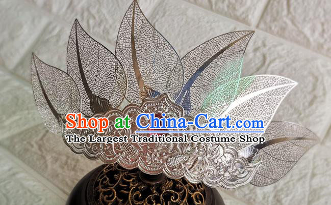 Chinese Tang Dynasty Prince Hair Accessories Traditional Ancient Swordsman Argent Lotus Hairdo Crown and Hairpin