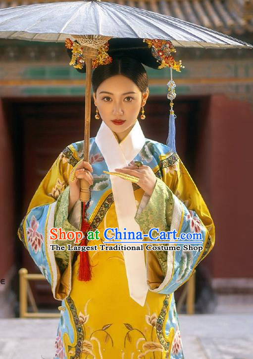 China Ancient Imperial Consort Yellow Dress Traditional Historical Clothing Qing Dynasty Manchu Woman Embroidered Garment Costume