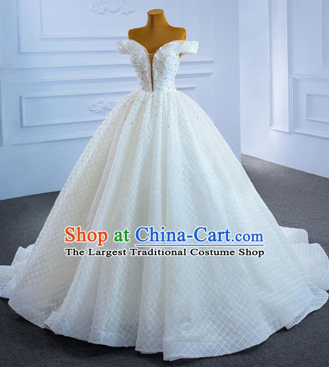 Custom Bride Vintage Embroidery Pearls Full Dress Catwalks Costume Compere Stage Clothing Luxury White Trailing Wedding Dress Marriage Ceremony Formal Garment