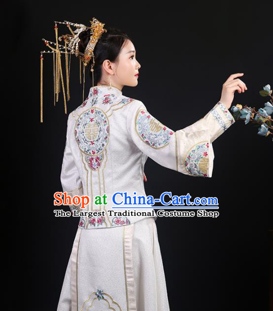 China Traditional Wedding Garment Costumes Bride Beige Dress Outfits Embroidery Xiuhe Suits Custom Bridal Attire Clothing