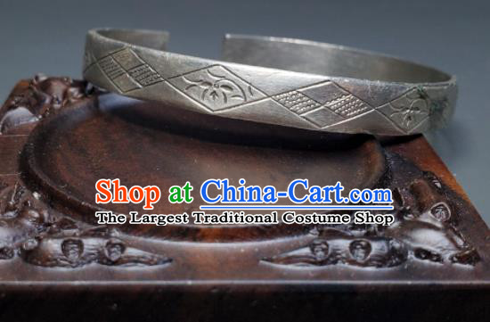 China Ancient Imperial Consort Bracelet Traditional Silver Carving Wristlet Accessories Handmade Qing Dynasty Bangle Jewelry