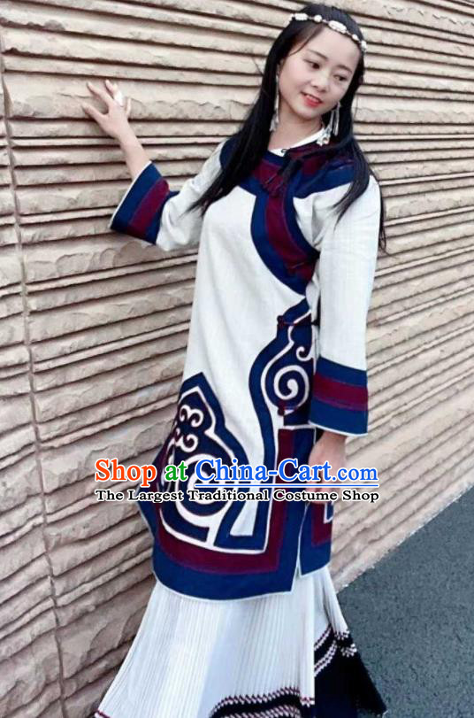 Chinese Ethnic Woman Garment Costume Liangshan National Minority Dance Clothing Yi Nationality White Flax Long Shirt
