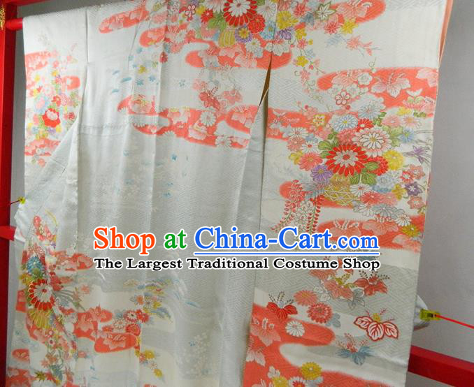 Japanese Classical Chrysanthemum Peony Pattern White Silk Yukata Dress Traditional Court Furisode Kimono Clothing Young Woman Garment Costume
