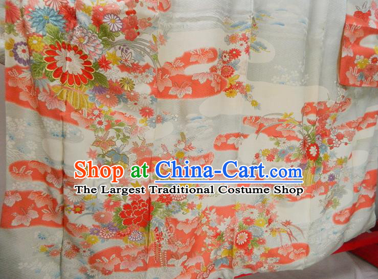 Japanese Classical Chrysanthemum Peony Pattern White Silk Yukata Dress Traditional Court Furisode Kimono Clothing Young Woman Garment Costume