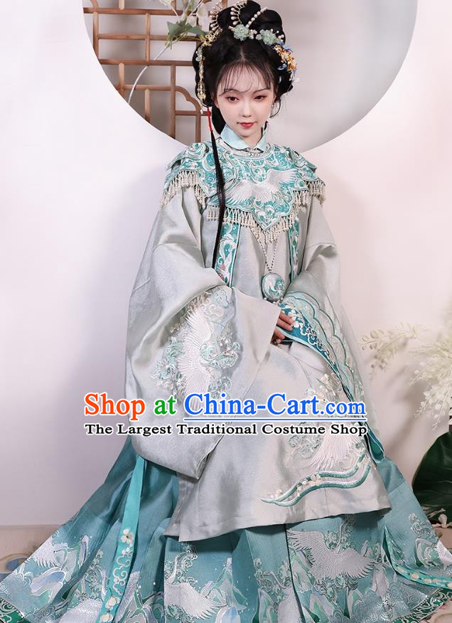 China Ming Dynasty Embroidered Costumes Ancient Young Woman Clothing Traditional Hanfu Green Long Blouse and Mamian Qun Set