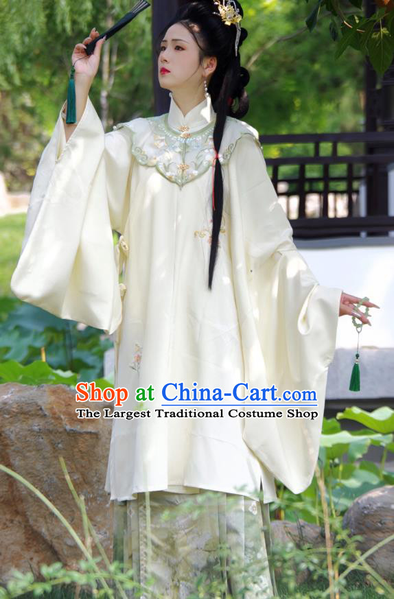 China Ming Dynasty Hanfu Clothing Ancient Young Woman Costumes Large Size Beige Long Blouse and Mamian Qun Skirt Complete Set