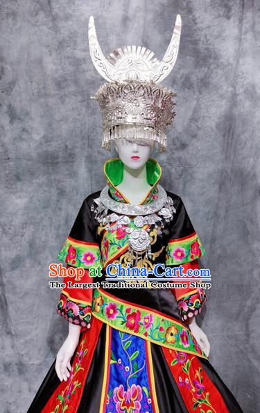 Yunnan Miao Ethnic Costumes Show Costumes
