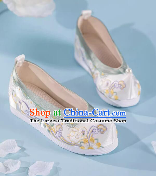 China Traditional Hanfu Shoes Handmade White Embroidered Shoes Ming Dynasty Princess Pearls Shoes
