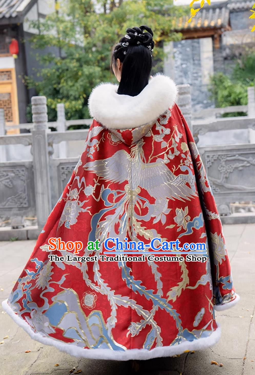 Chinese Ming Dynasty Warm Cloak Ancient China Court Empress Costume Traditional Hanfu Red Brocade Cape