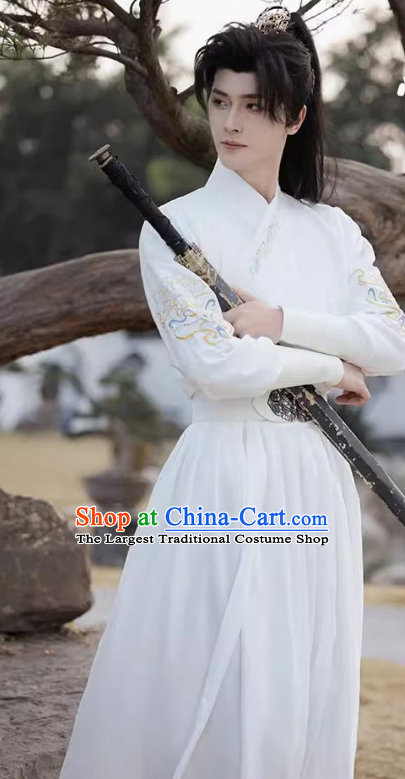 China Ancient Superhero White Embroidered Dress Traditional Ming Dynasty Swordsman Costumes Chinese Ancient Clothing