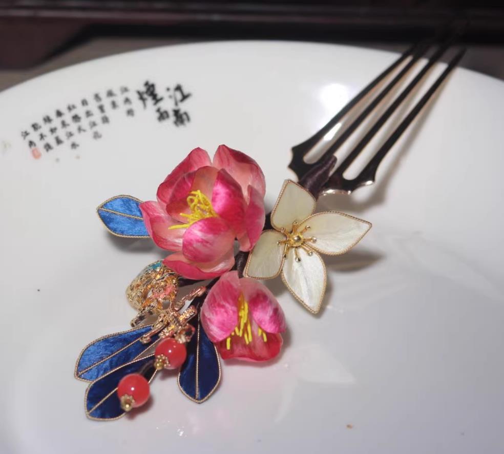 China Hanfu Hairpin Traditional Intangible Heritage Artwork Handmade Headpiece Chinese Cheongsam Silk Camellia Hair Comb