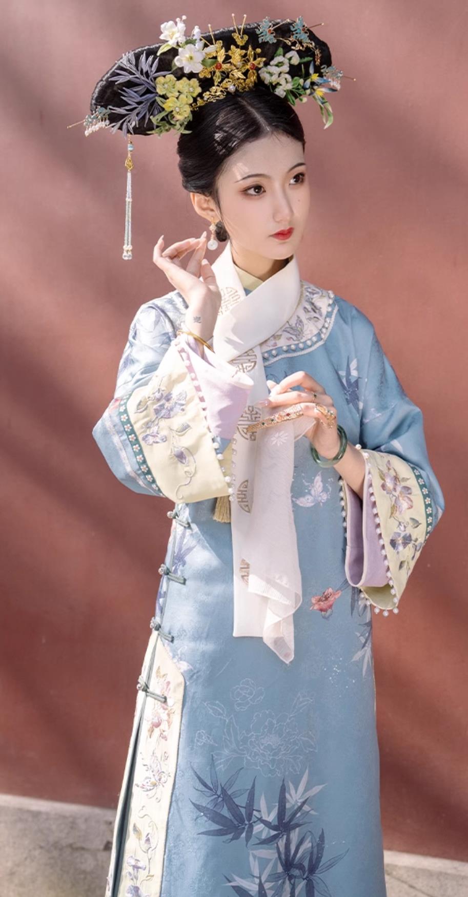 Ancient China Court Princess Dress Chinese Qing Dynasty Manchu Woman Clothing Green Qipao and Skirt