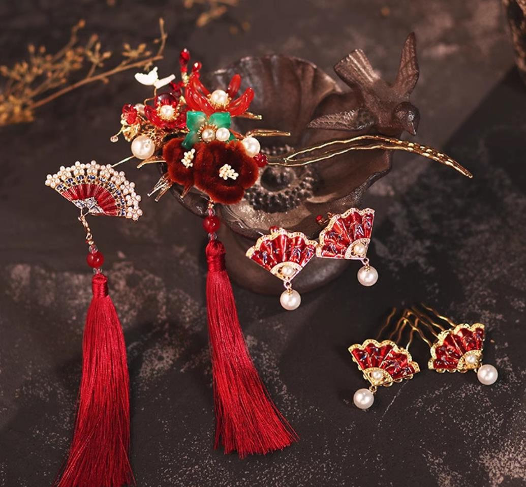 Traditional Chinese Wedding Red Tassel Headpieces China Cheongsam Hair Jewelries Handmade Bride Hair Accessories and Earrings