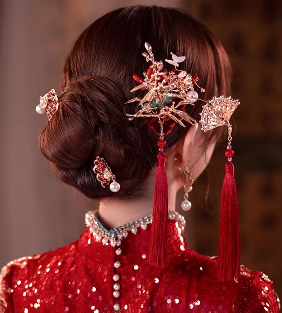Traditional Chinese Wedding Red Tassel Headpieces China Cheongsam Hair Jewelries Handmade Bride Hair Accessories and Earrings