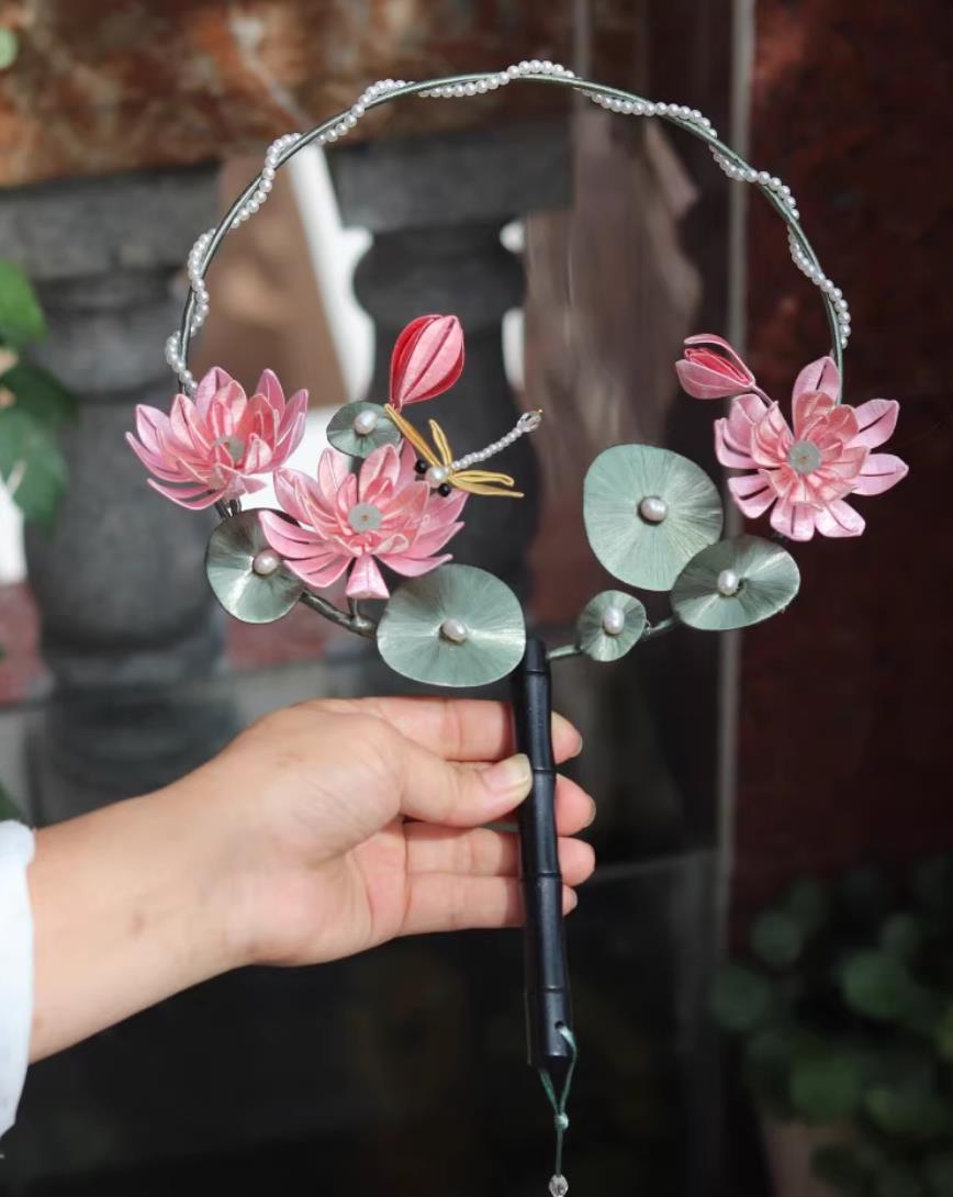 Traditional Classical Round Fan Chinese Hanfu Photography Prop Handmade Silk Lotus Palace Fan