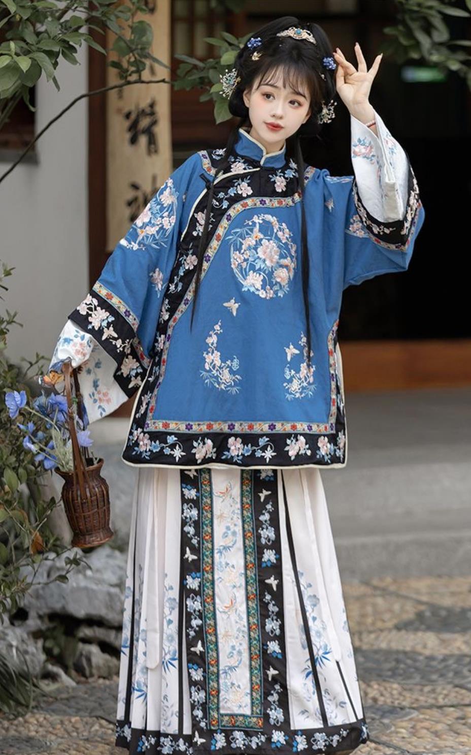 Chinese Ming Dynasty Noble Lady Dress Ancient China Woman Clothing Traditional Hanfu Blue Blouse and Mamian Skirt Complete Set