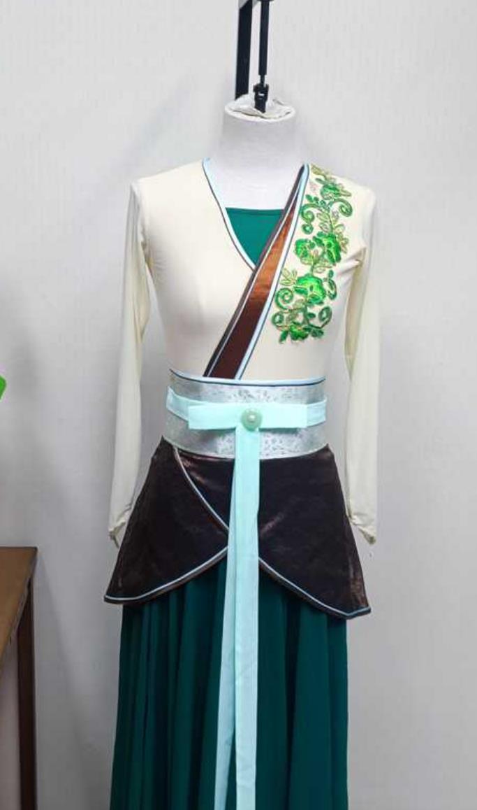 China Classical Dance Clothing Chinese Han Tang Dance Jia Ming Xing Costume Women Group Performance Green Dress