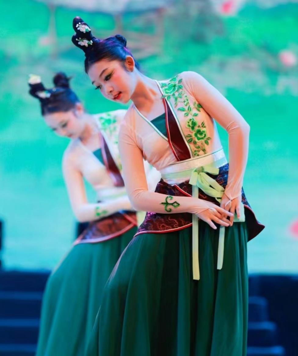 China Classical Dance Clothing Chinese Han Tang Dance Jia Ming Xing Costume Women Group Performance Green Dress