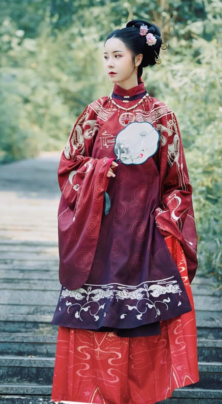 Ancient China Empress Dress Chinese Ming Dynasty Noble Woman Costume Female Hanfu Red Gown and Mamian Skirt