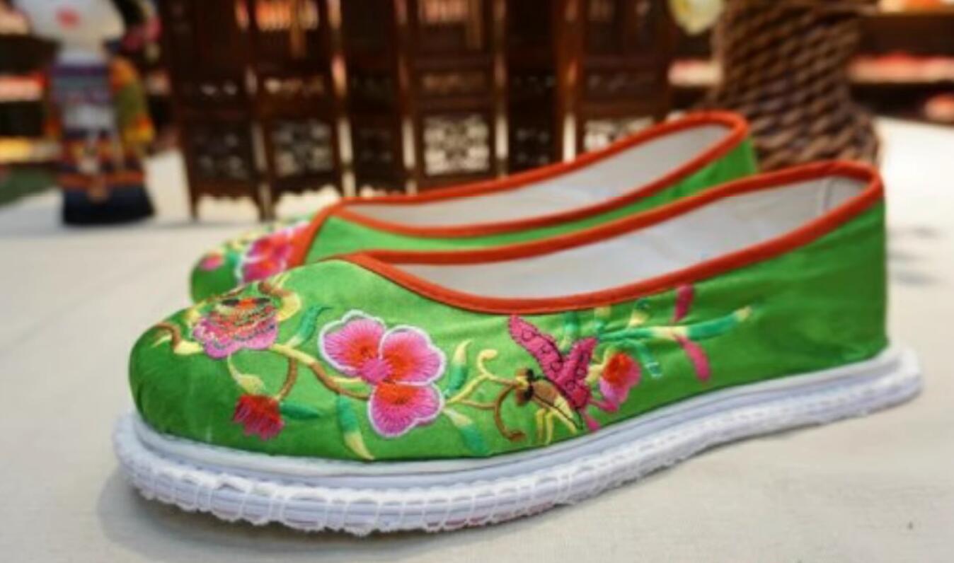 Handmade Green Satin Shoes Chinese National Embroidered Shoes