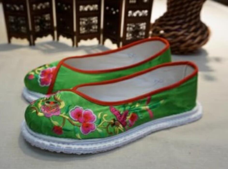 Handmade Green Satin Shoes Chinese National Embroidered Shoes