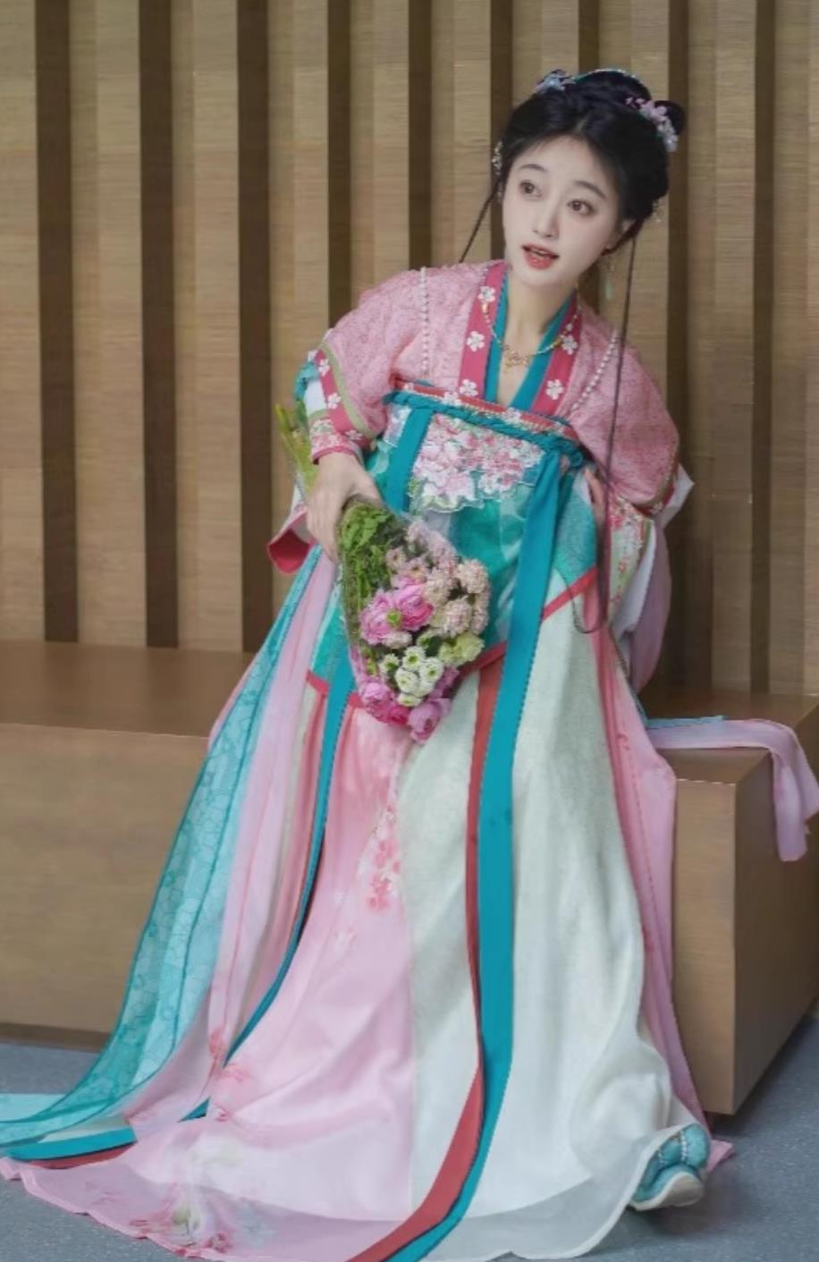 Tang Dynasty Hanfu Ruqun Traditional Chinese Costume  Embroidery Young Lady Pink Dress