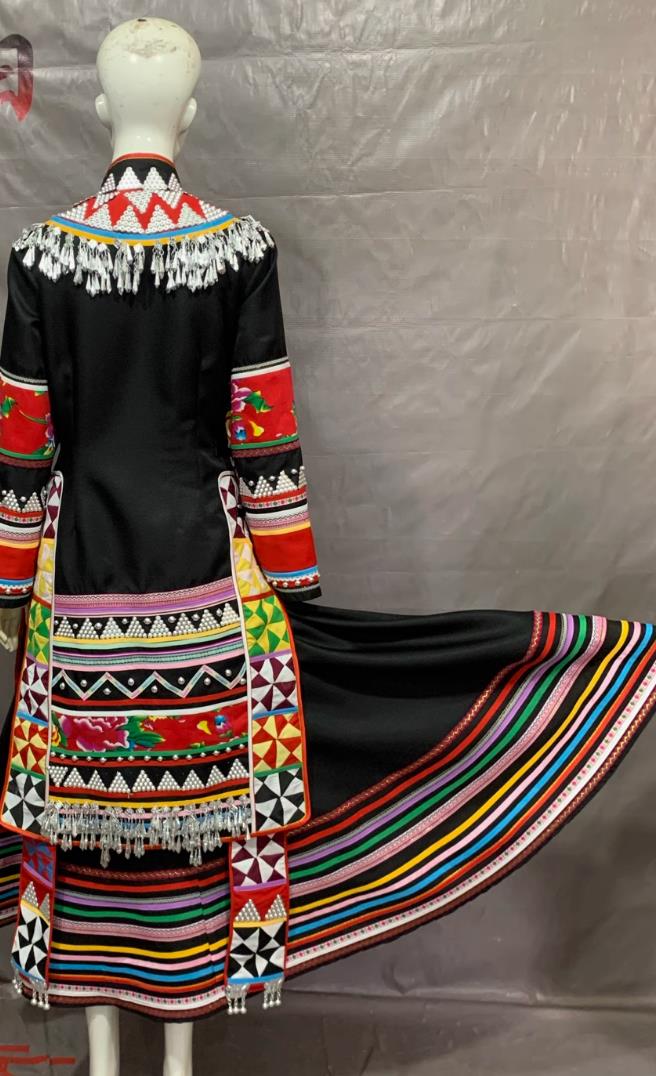 Yunnan Ethnic Minority Women Clothing Lahu Embroidery National Style Linen Costumes Complete Set